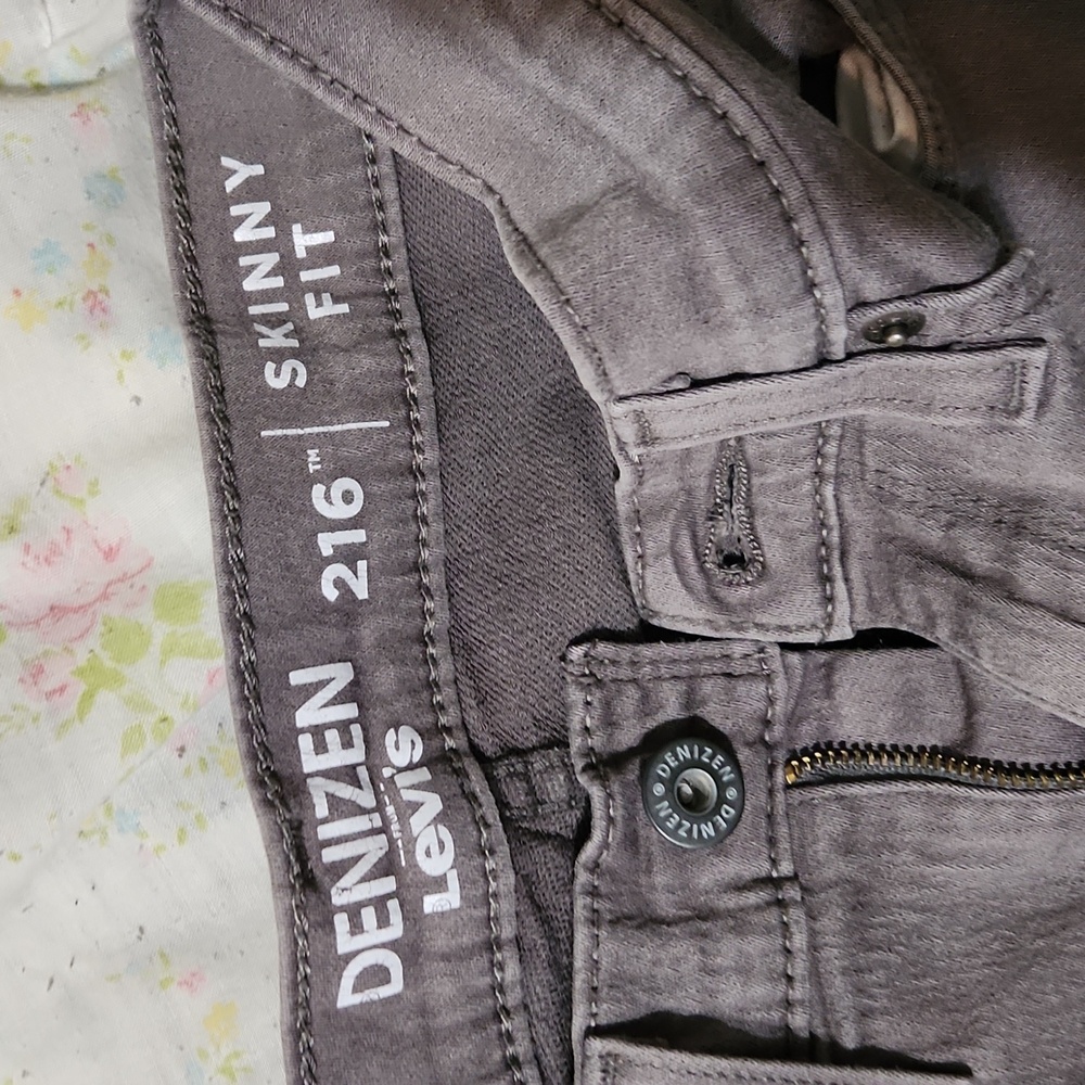 Jeans - Picture 2 of 5